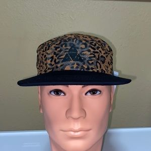 RARE Huf peak reversible volley hat